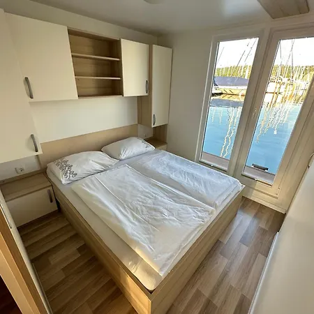 Ferienhaus Floating House Sunset Joy