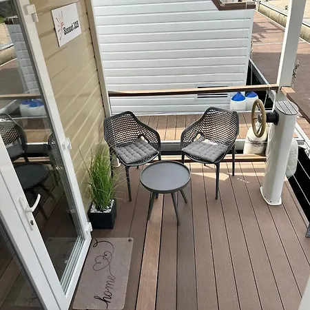 Floating House Sunset Joy Holiday home *