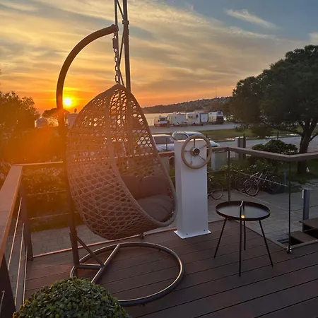 Nyaraló Floating House Sunset Joy *